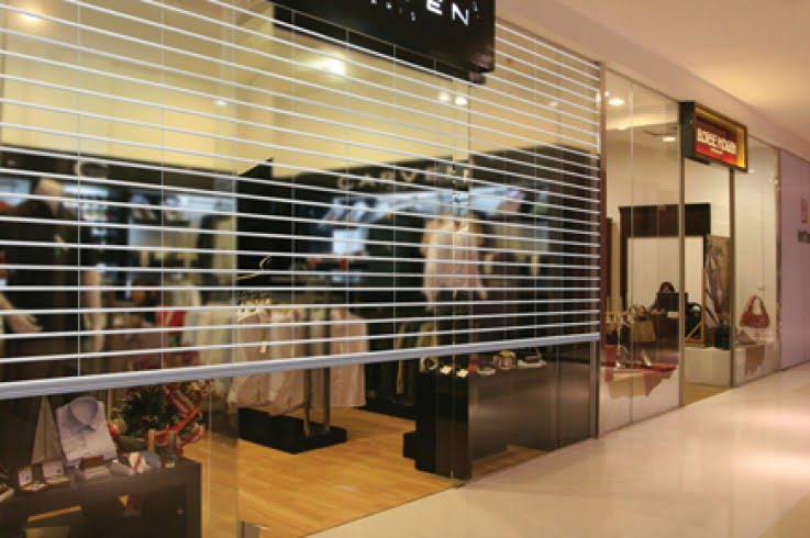 cửa cuốn trong suốt