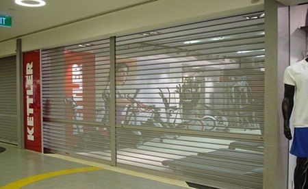 cửa cuốn trong suốt