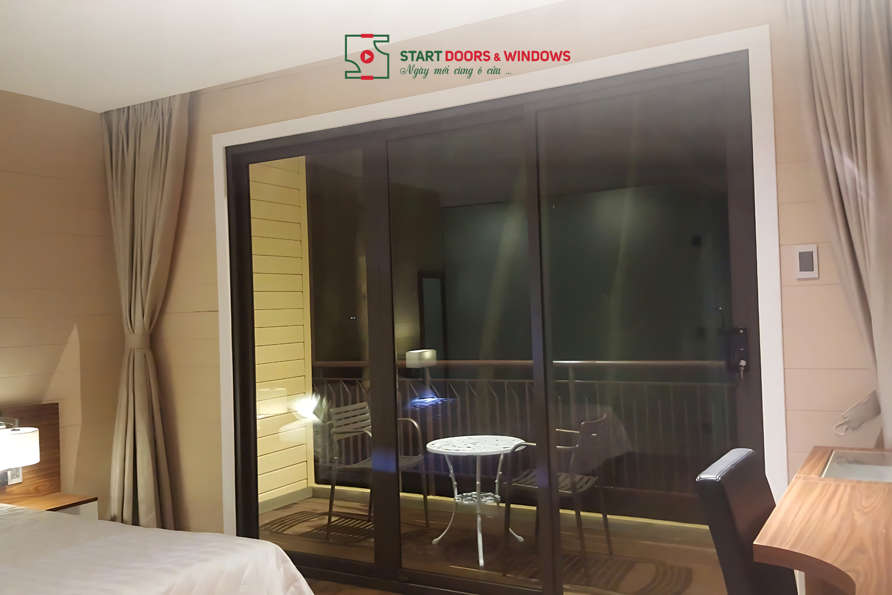 Một khung cửa mở ra khoảng xanh, một lớp kính giữ lại ánh sáng dịu, hay sự gọn gàng của từng chi tiết sử dụng hằng ngày - tất cả đều âm thầm góp phần tạo nên chất lượng lưu trú.