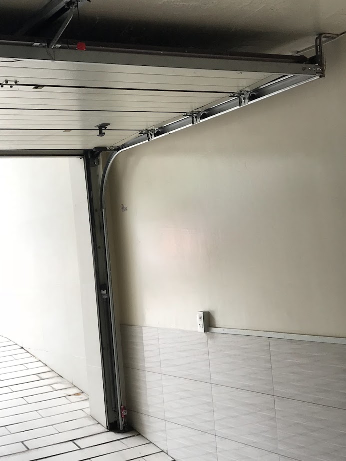 Cửa cuốn trượt trần