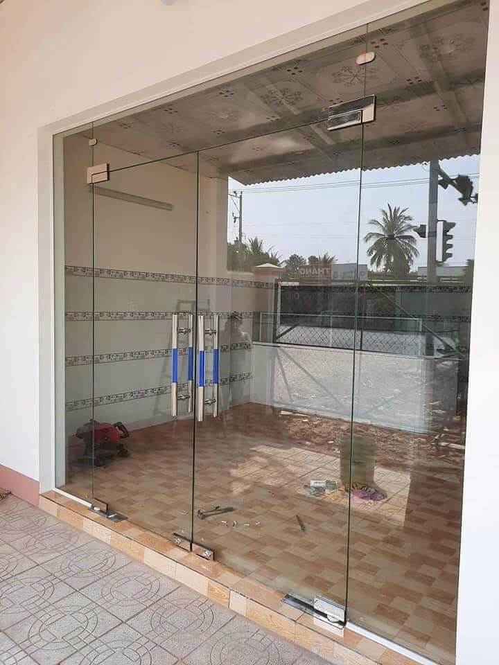 cửa bản lề sàn