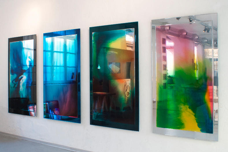 Kính thủy gương màu trang trí nội thất