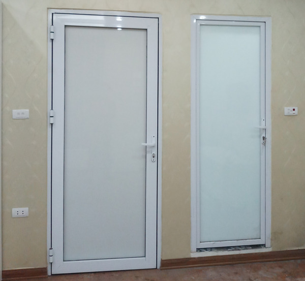 cửa nhôm kính trắng sữa