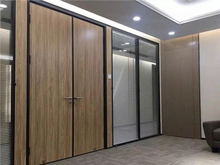 nhà thầu thi công kính cường lực tphcm