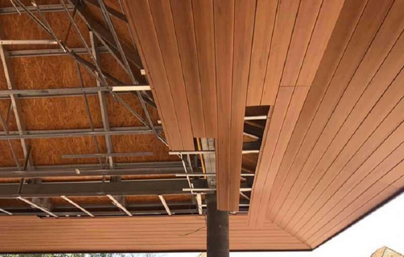 cách ốp trần nhựa giả gỗ