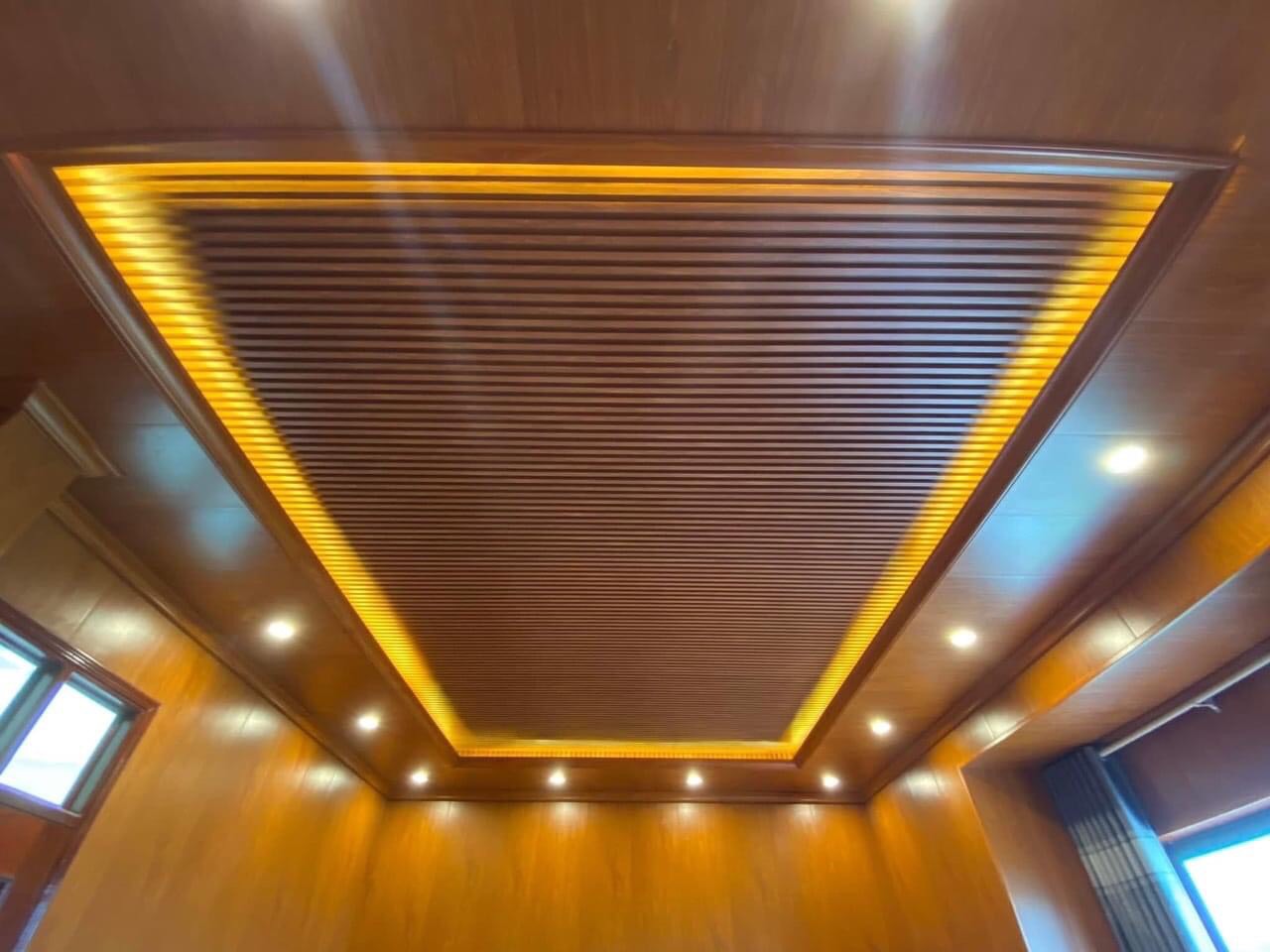 cách ốp trần nhựa giả gỗ