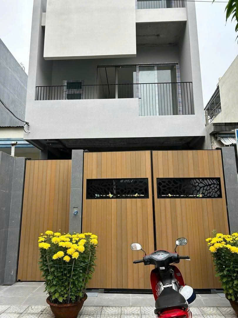 cửa cổng bằng gỗ