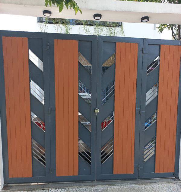Cửa cổng sắt ốp gỗ
