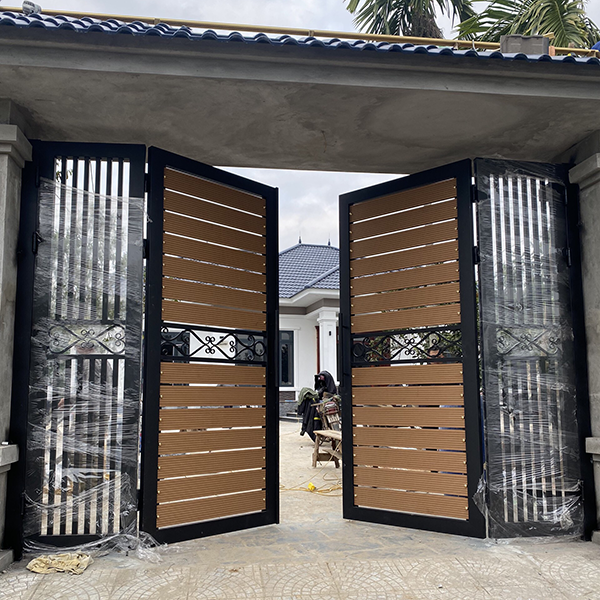 Cửa cổng thép CNC ốp gỗ