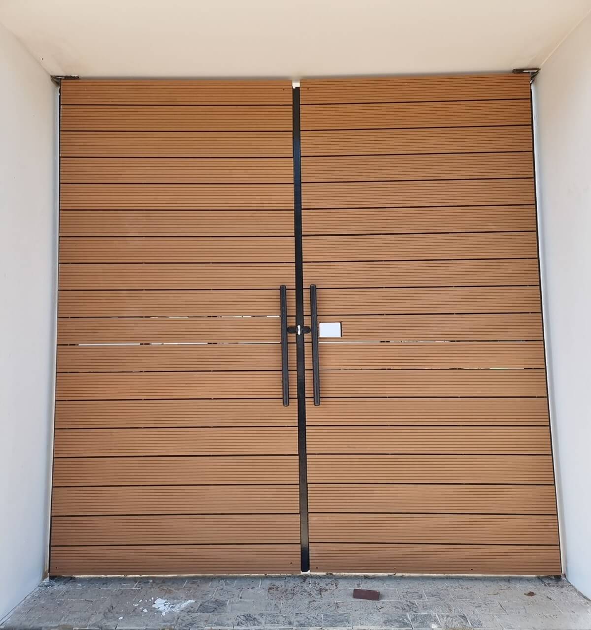 cửa lõi thép ốp gỗ có tốt không