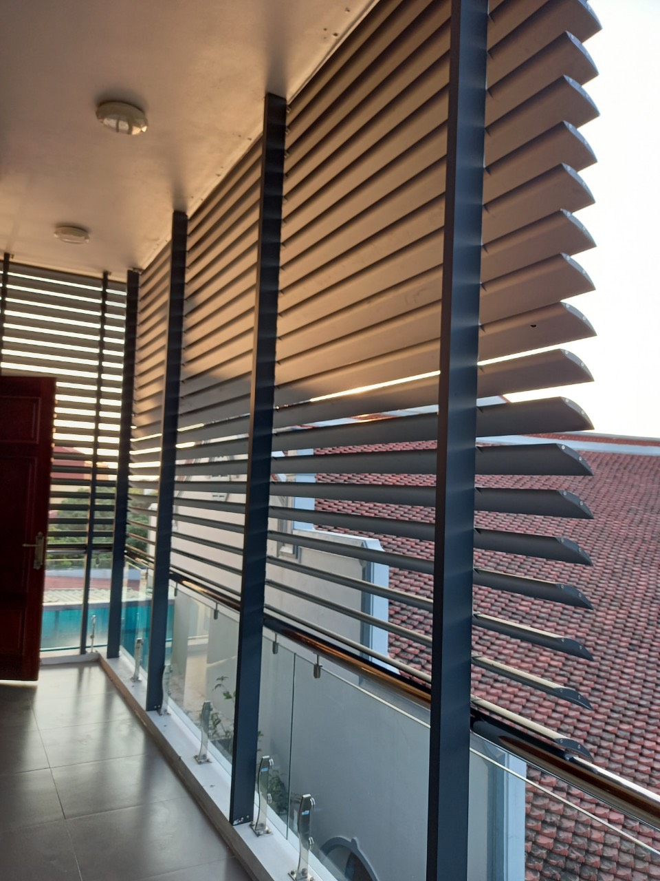 Lam nhôm che nắng trang trí