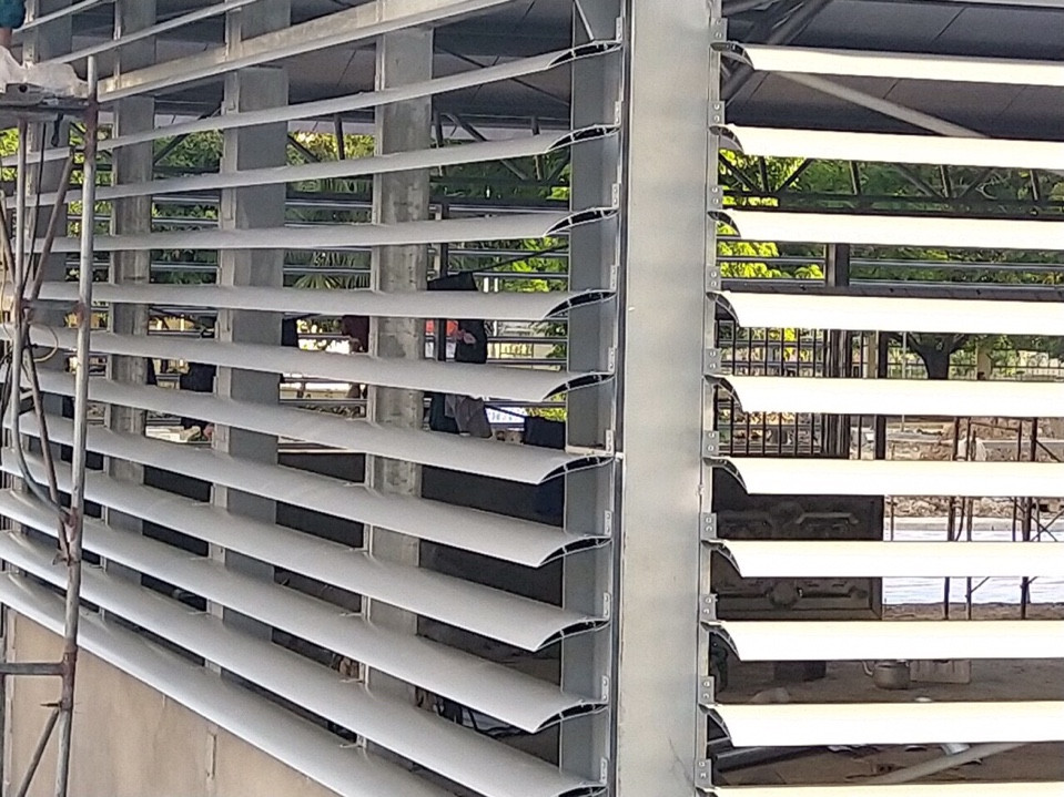 Lam nhôm che nắng trang trí