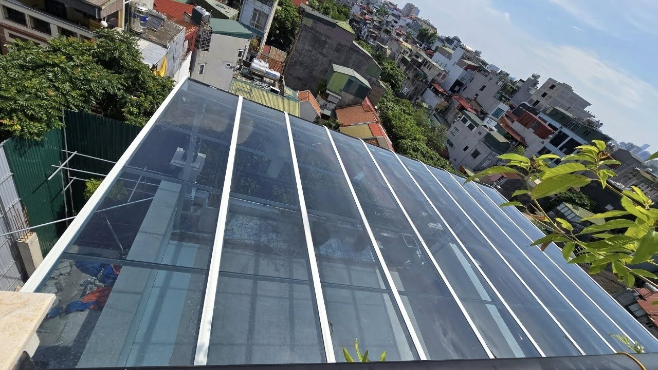 mái hiên kính cường lực đẹp