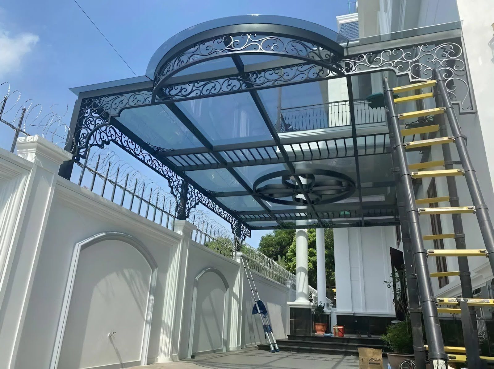 mái hiên kính cường lực đẹp