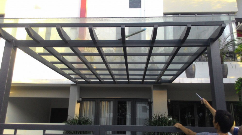 Mái lam khung sắt kính cường lực