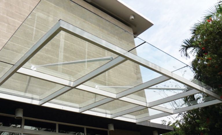 Mái lam khung sắt kính cường lực