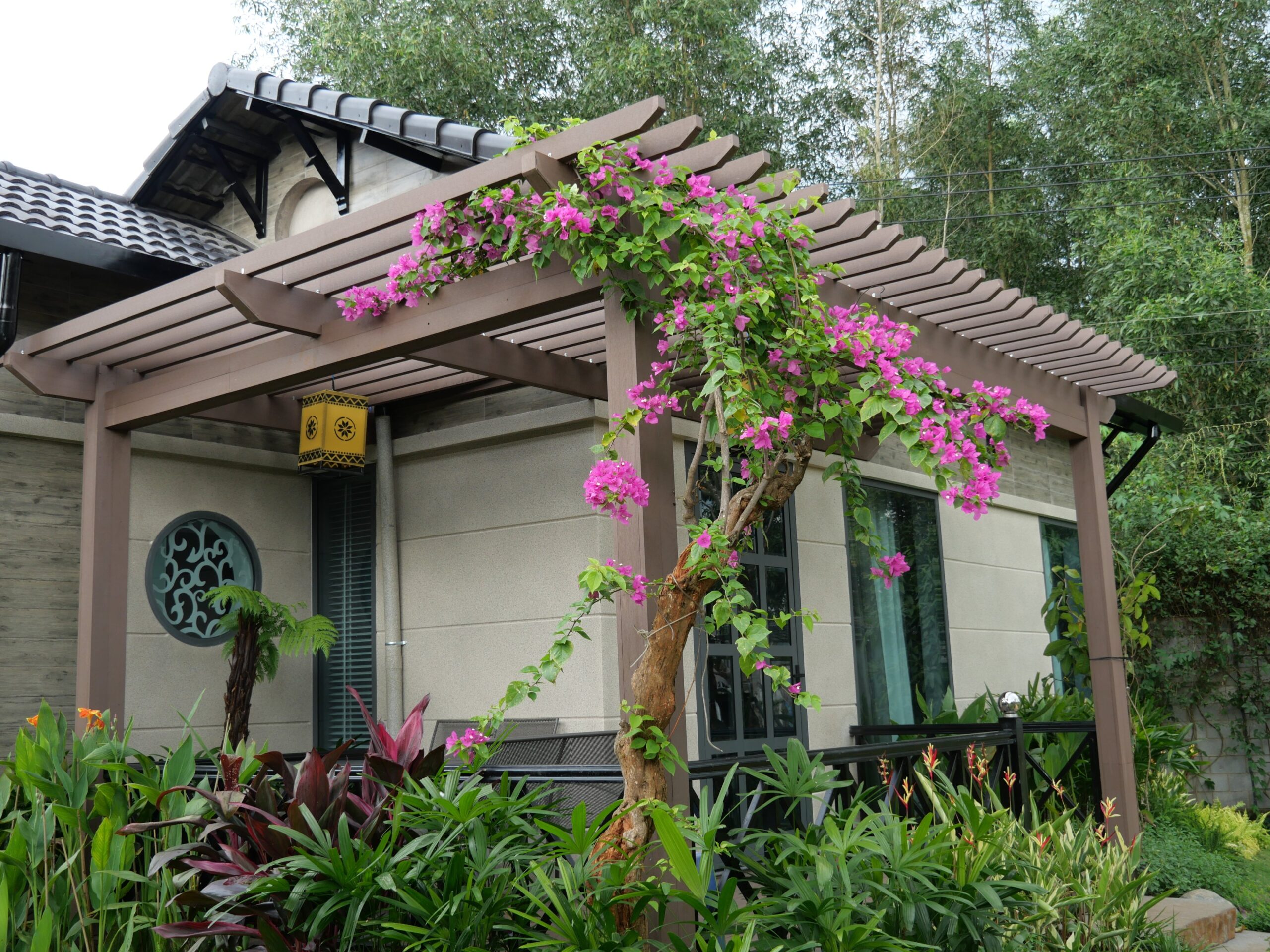 Trang Trí Mái Hiên Gỗ Nhựa Ngoài Trời