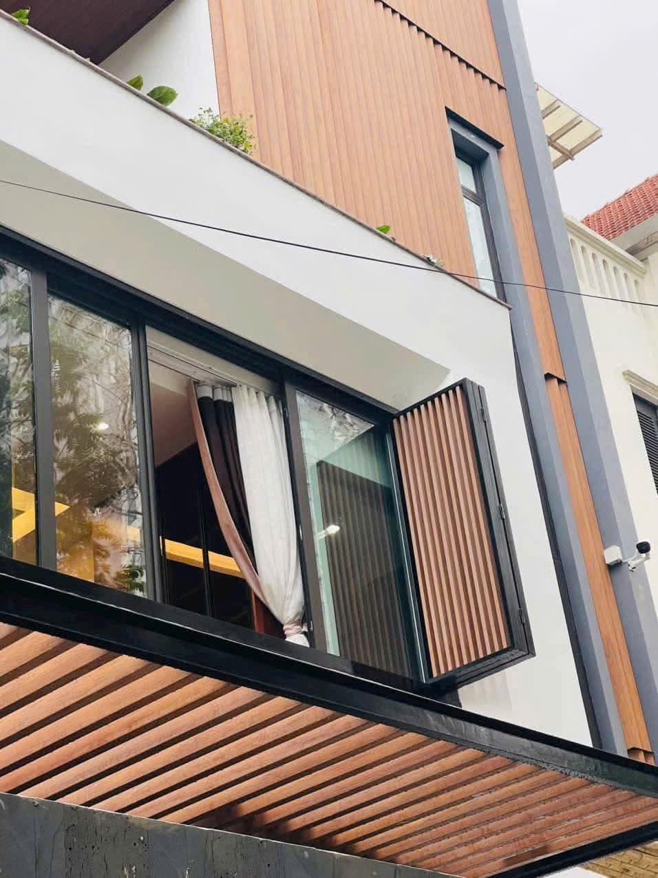 Mái hiên bằng gỗ nhựa ngoài trời