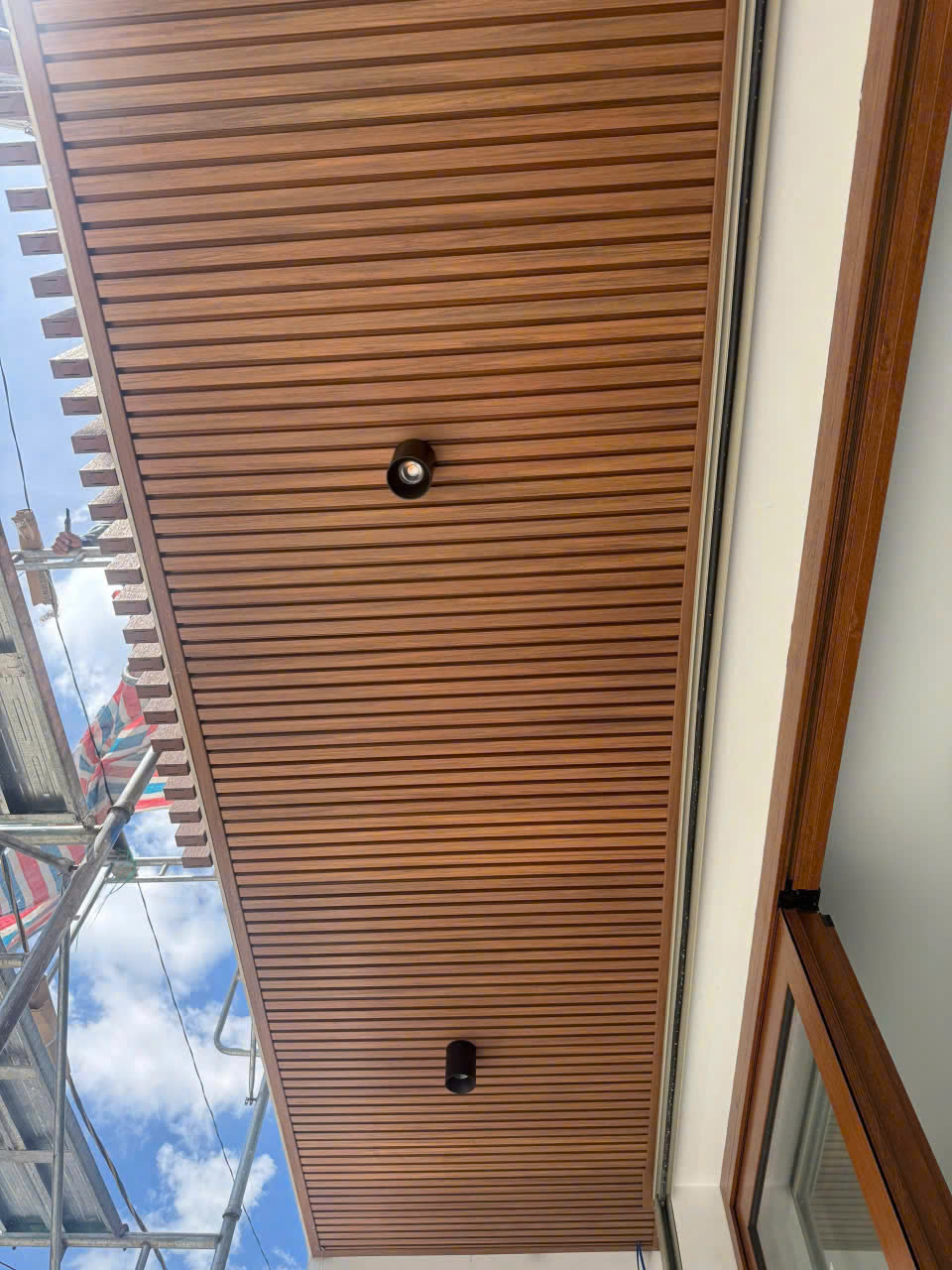 Mái lam che nắng bằng gỗ tự nhiên