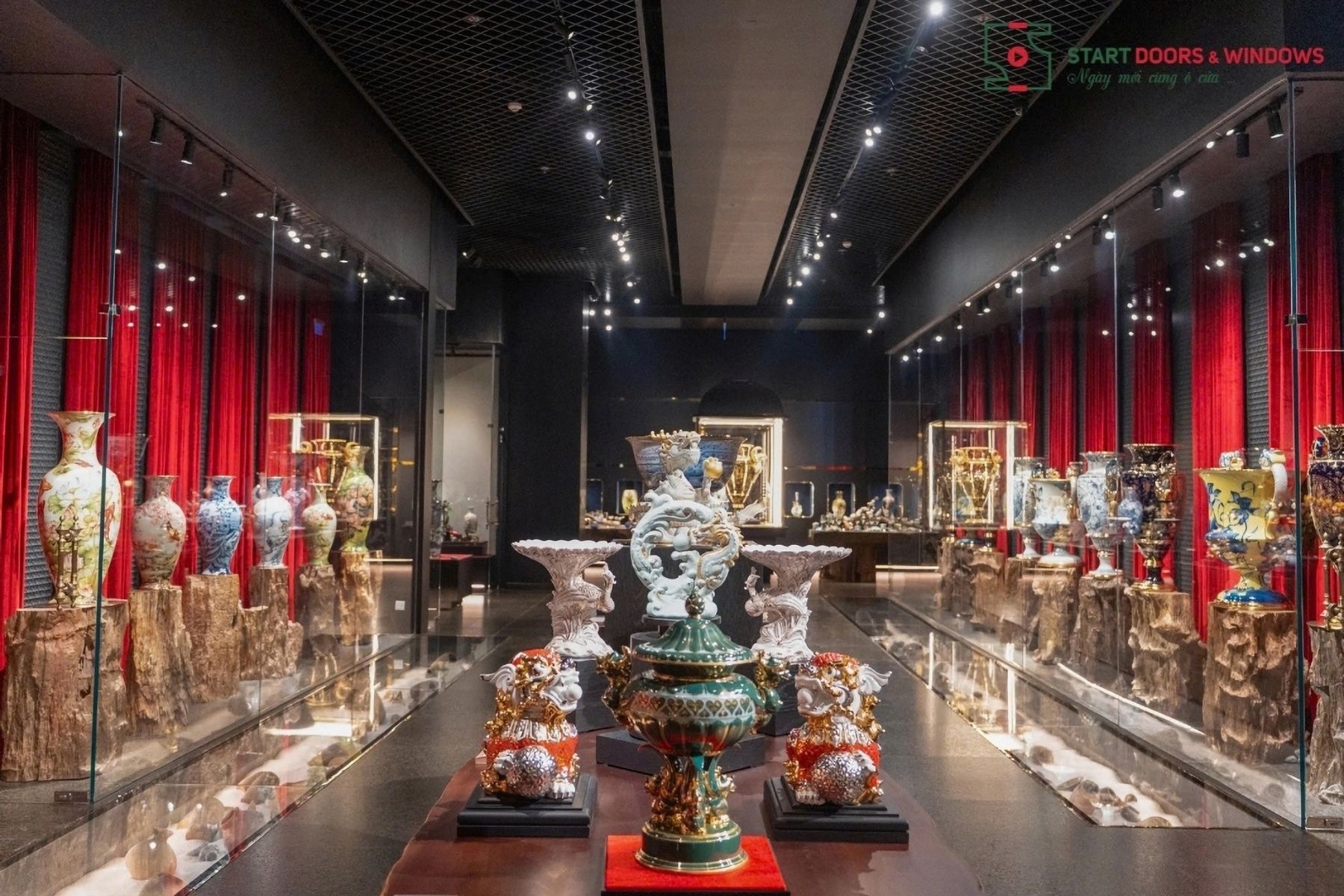 Thi công lắp đặt hệ kính trưng bày, kính siêu trong và các hạng mục kính nội thất tại Bảo tàng Gốm sứ Minh Long