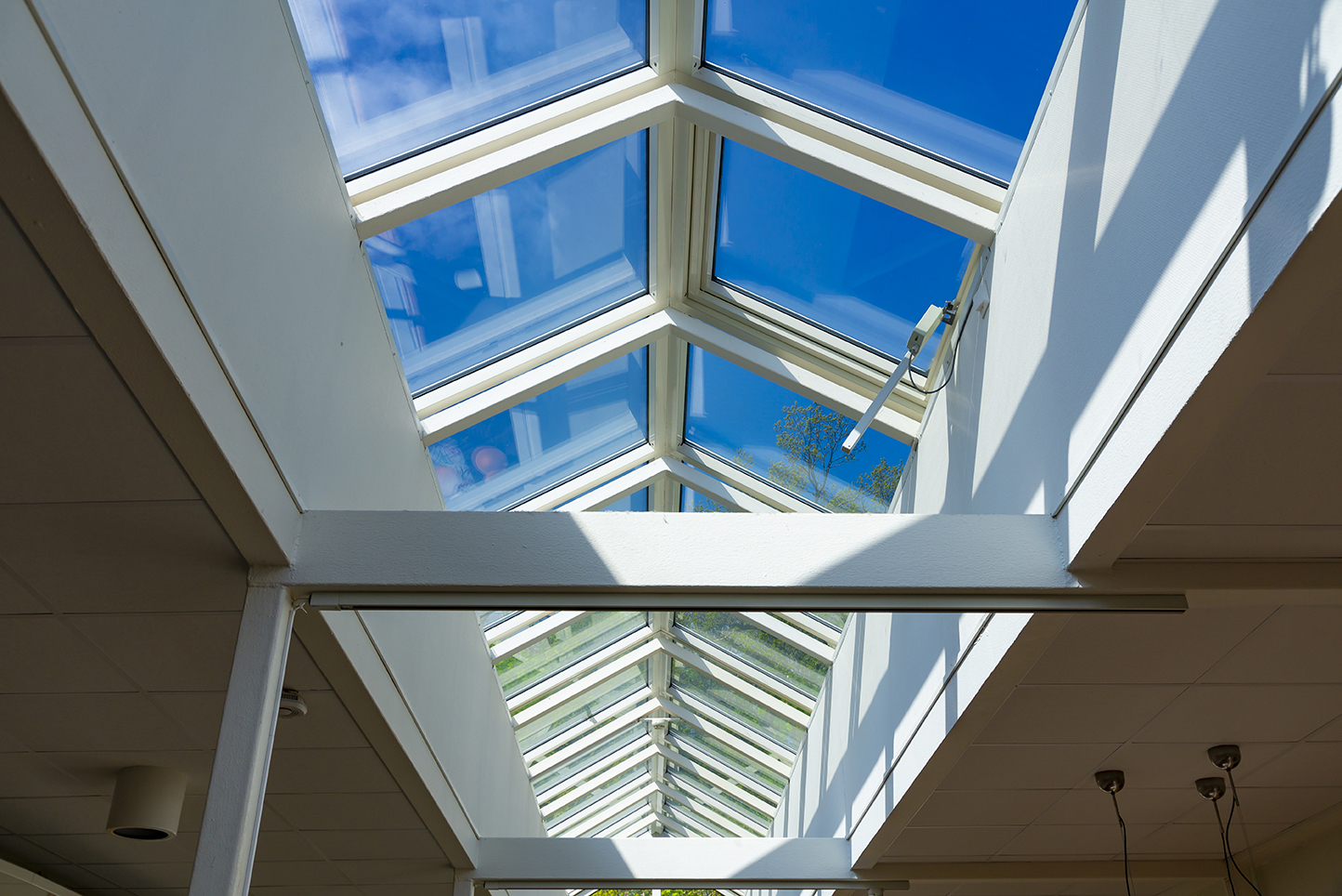cửa sổ mái kính skylight