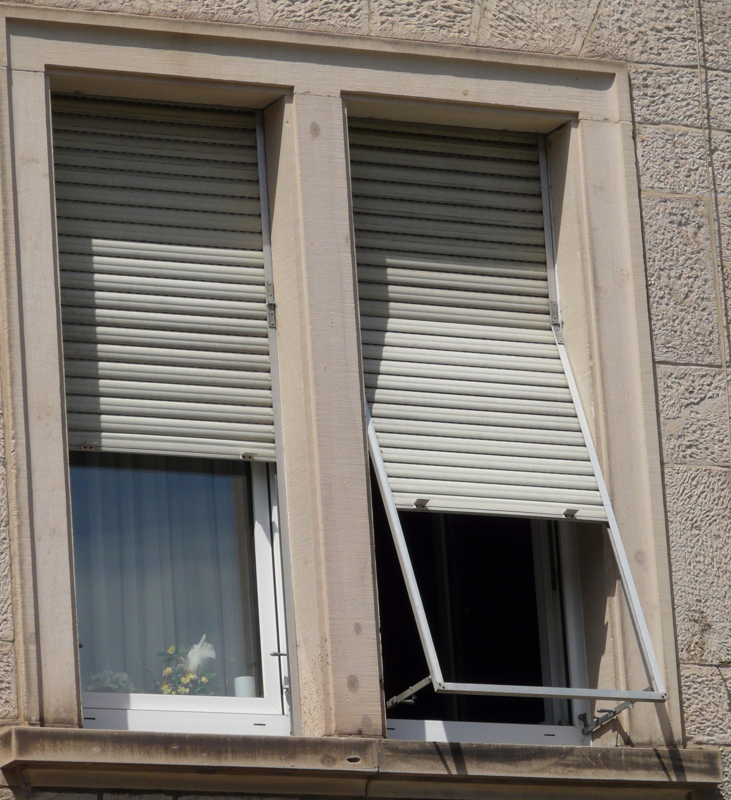 cửa cuốn cho cửa sổ