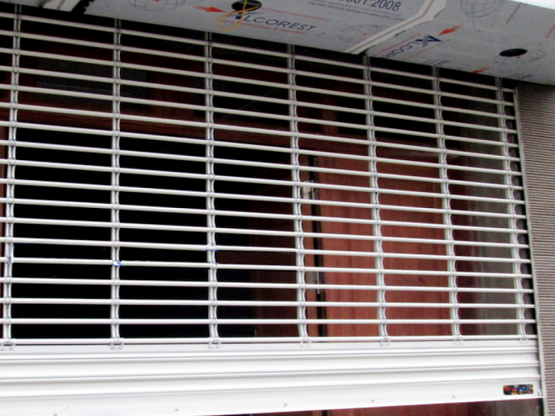 cửa cuốn inox lưới