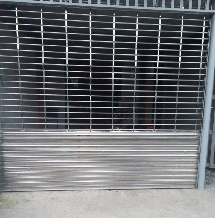 cửa cuốn inox song ngang