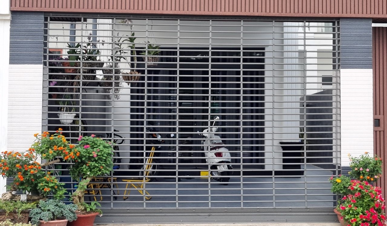 cửa cuốn inox song ngang