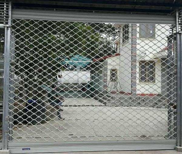 cửa cuốn mắt cáo