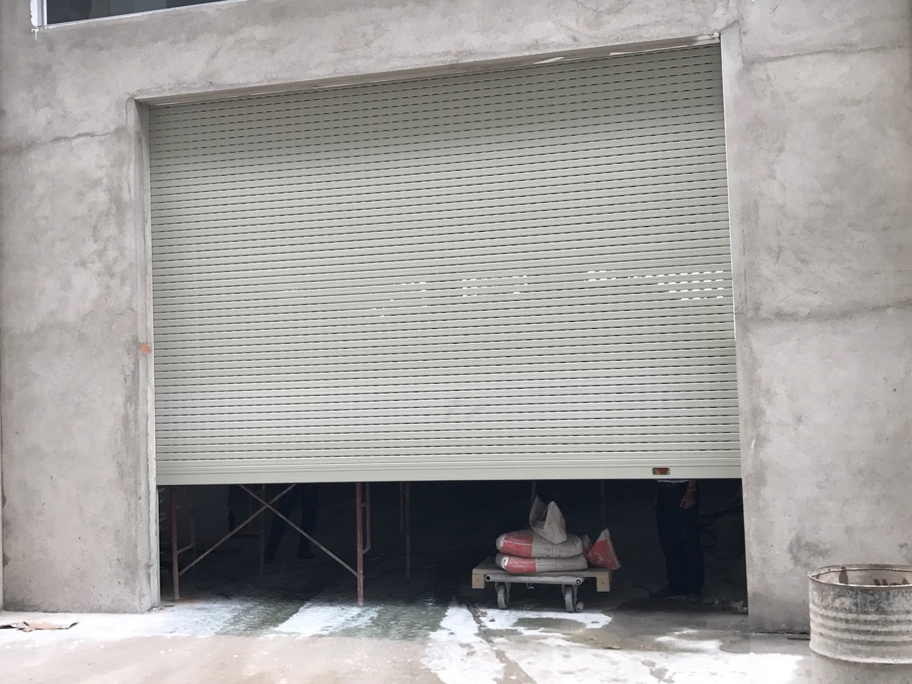 Cửa cuốn nhà dân