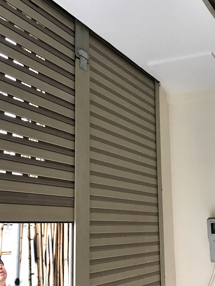 Cửa cuốn nhà dân