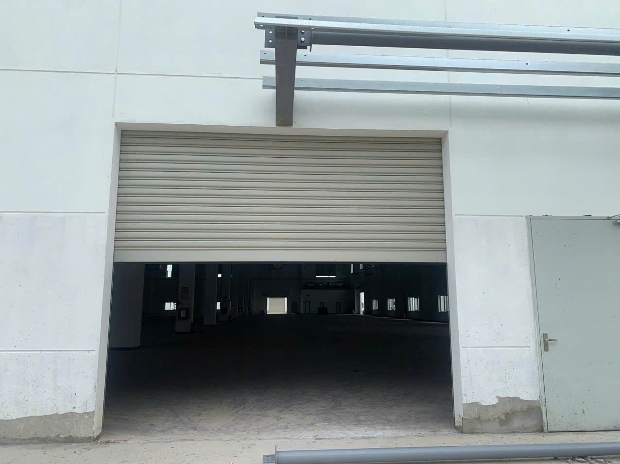 cửa cuốn thép sơn tĩnh điện