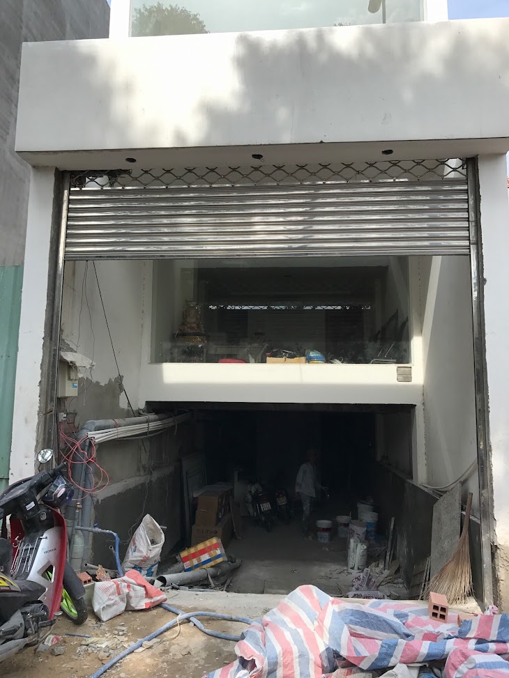 cửa cuốn tòa nhà văn phòng