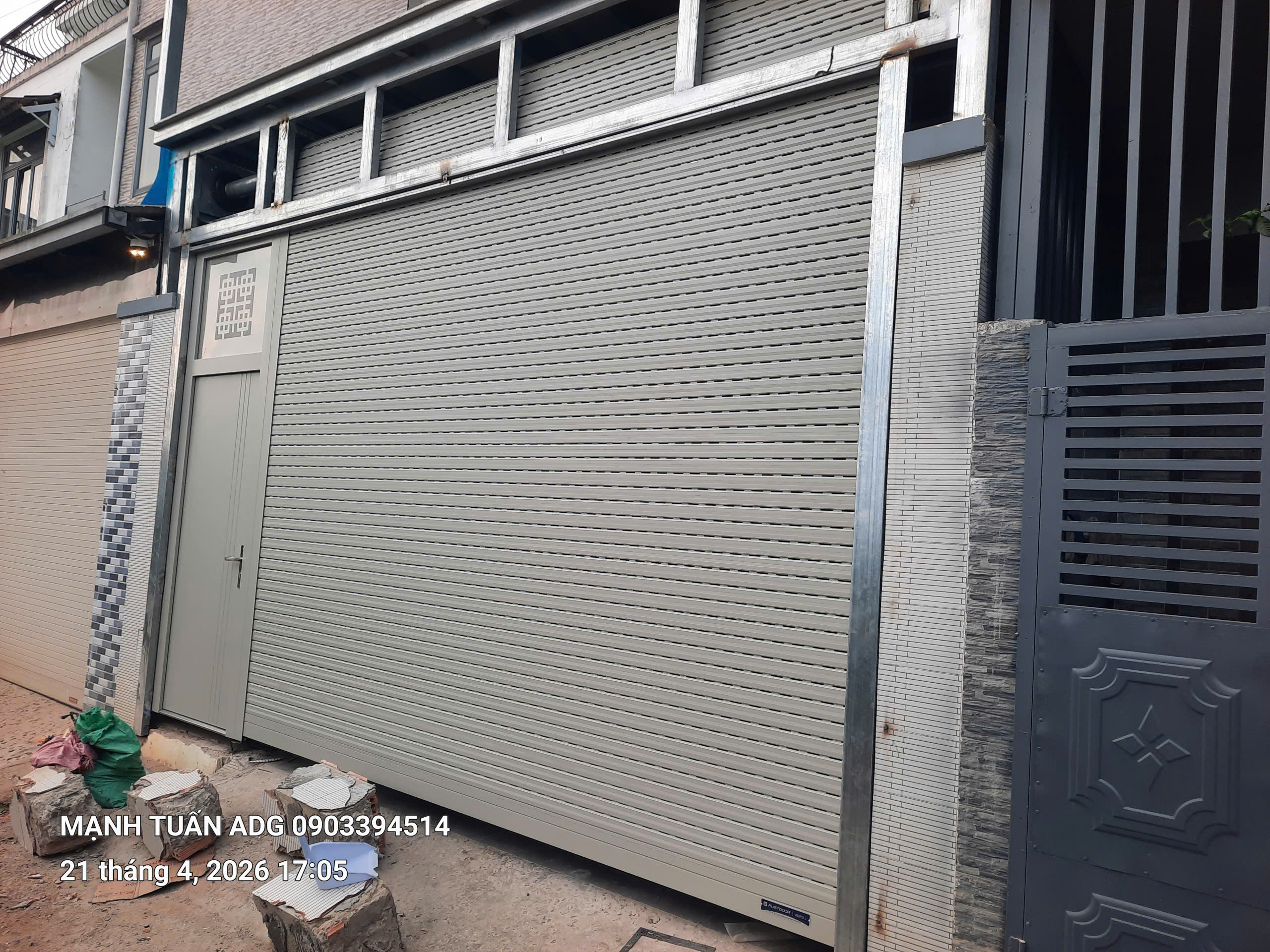 Cửa cuốn 2 trong 1