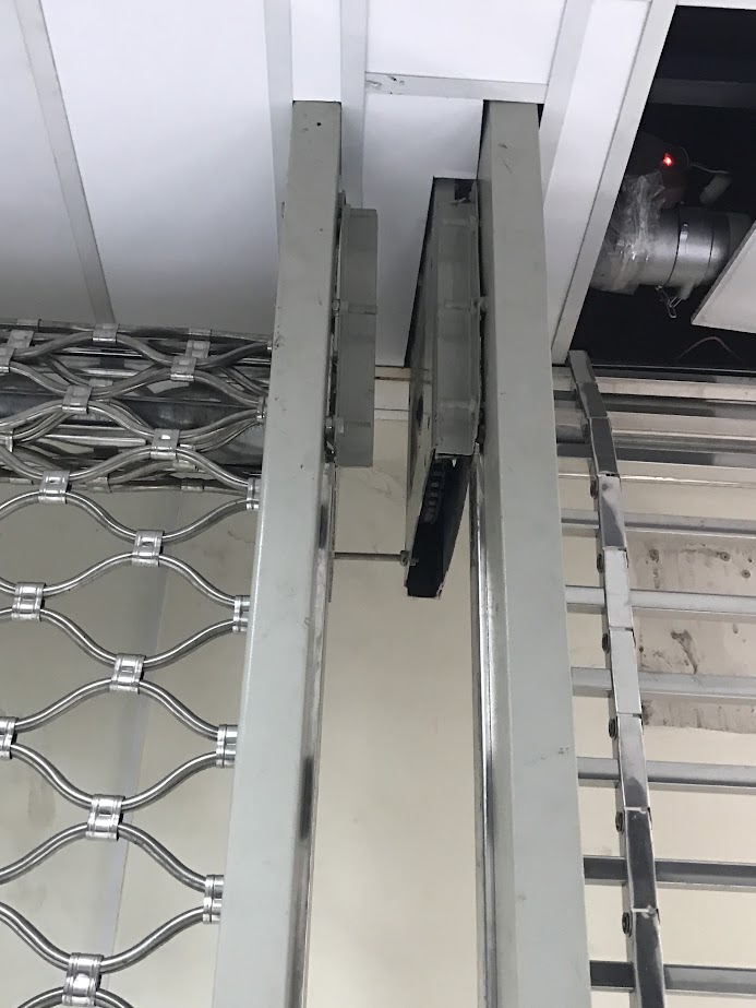 Cửa cuốn inox song ngang