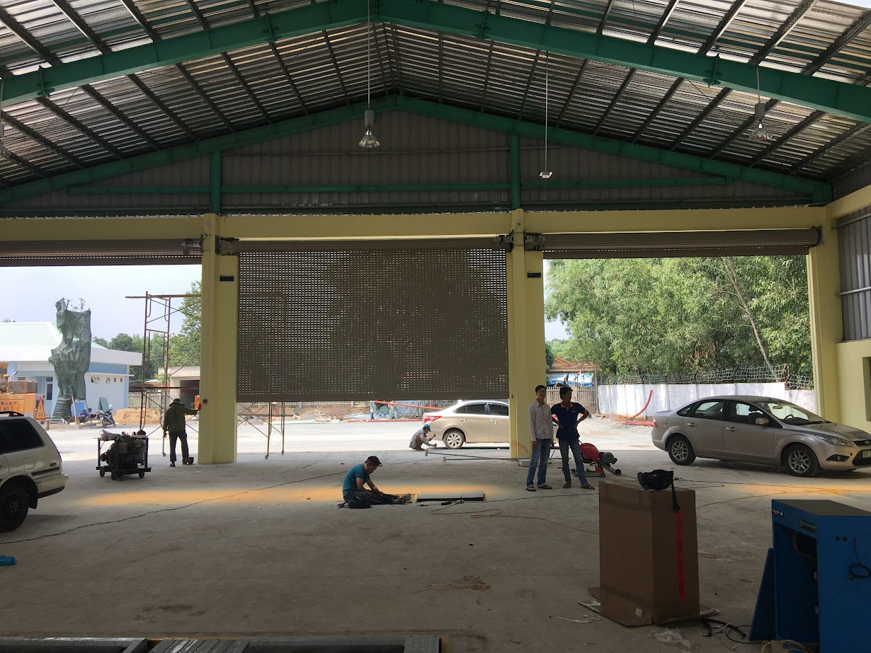Thi công cửa cuốn nhôm