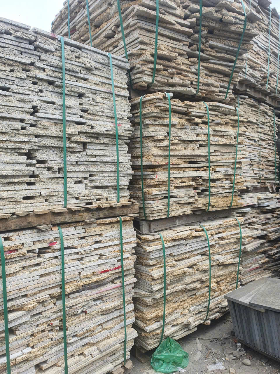 đá rối vàng bình định