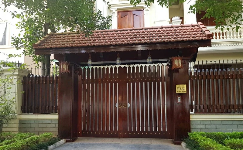 Mẫu cổng gỗ đơn giản