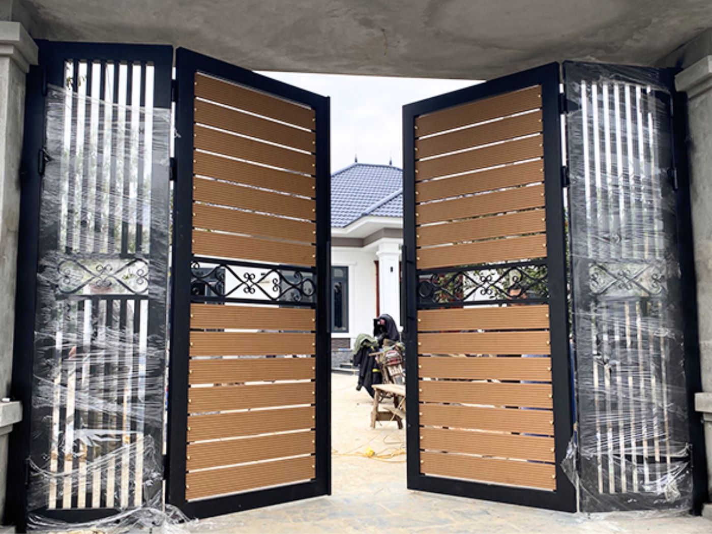 Mẫu cổng gỗ đơn giản