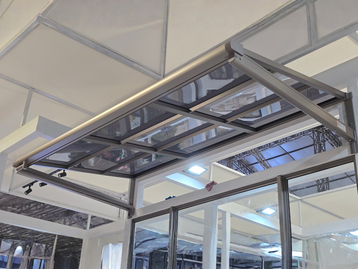 Bảo trì thay thế mái kính Canopy