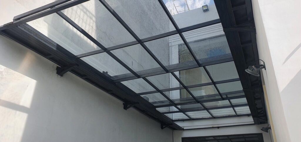 mái kính trượt tự động