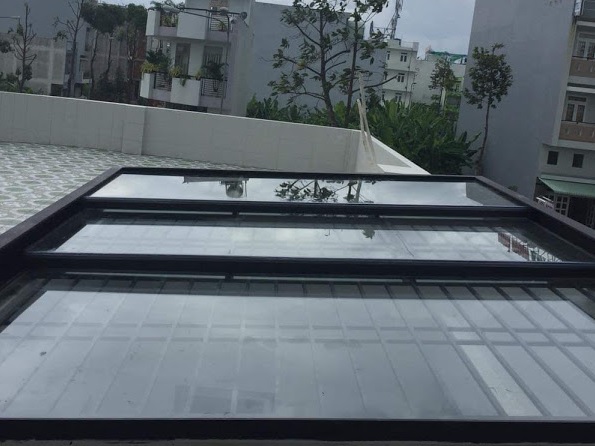 mái kính trượt tự động