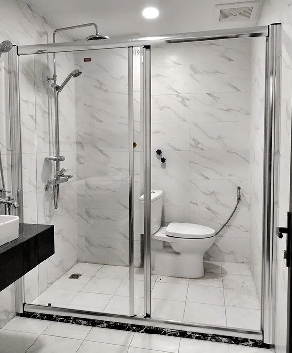 phòng tắm kính cường lực