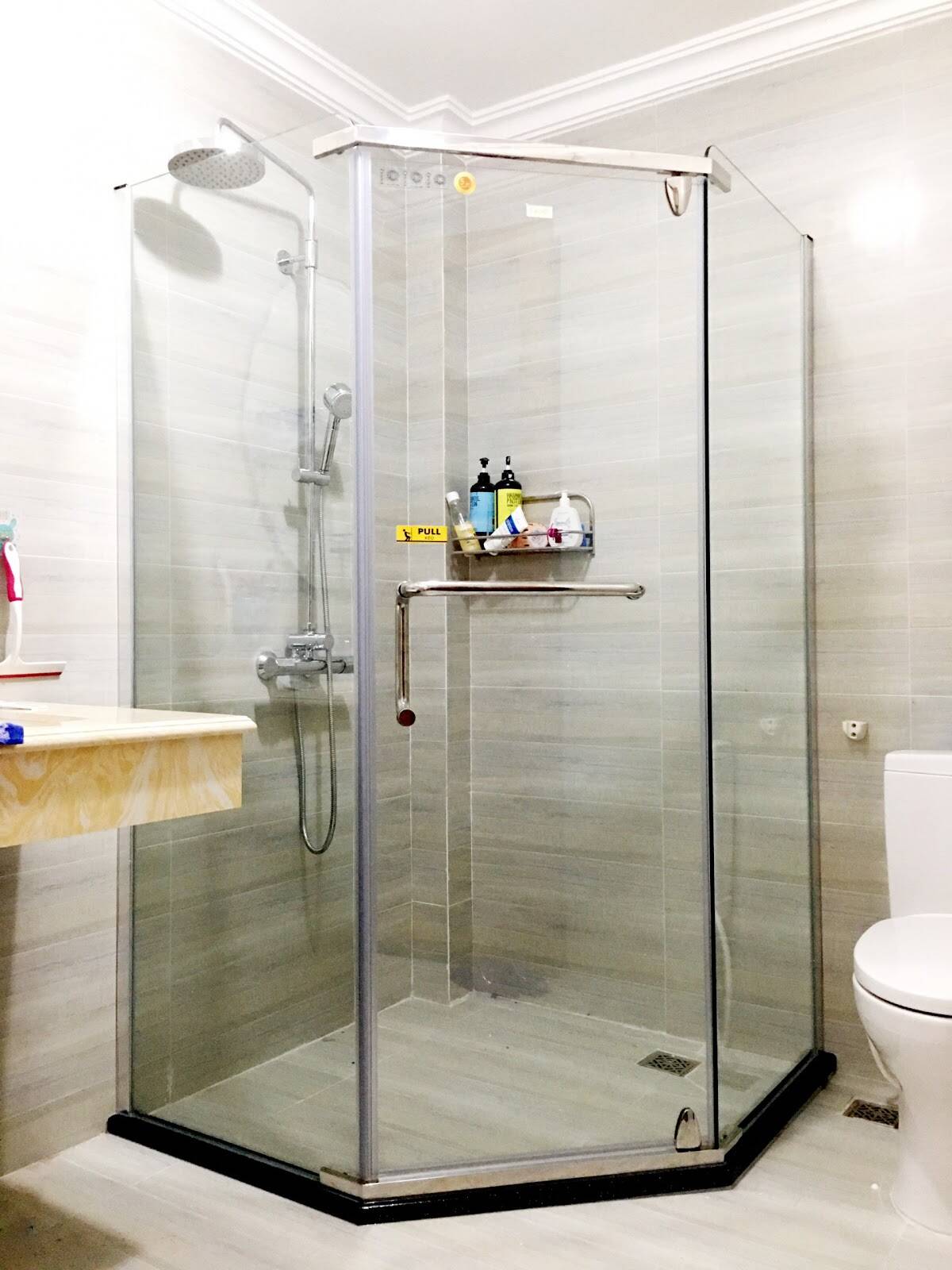 phòng tắm kính cường lực
