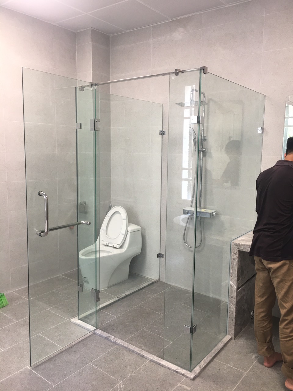 phòng tắm kính cường lực