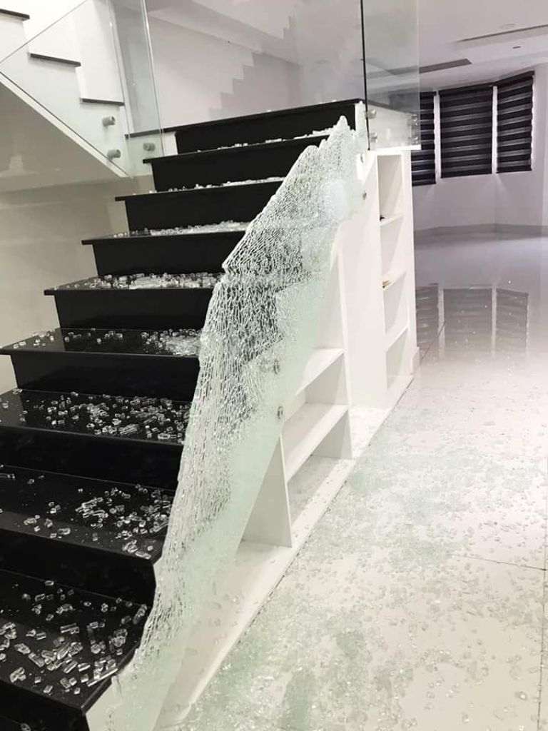 bảo trì thay kính bể lan can
