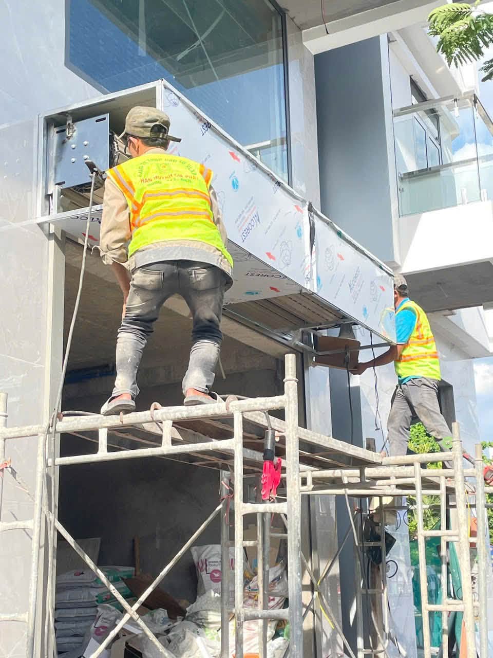 Cửa cuốn gần đây