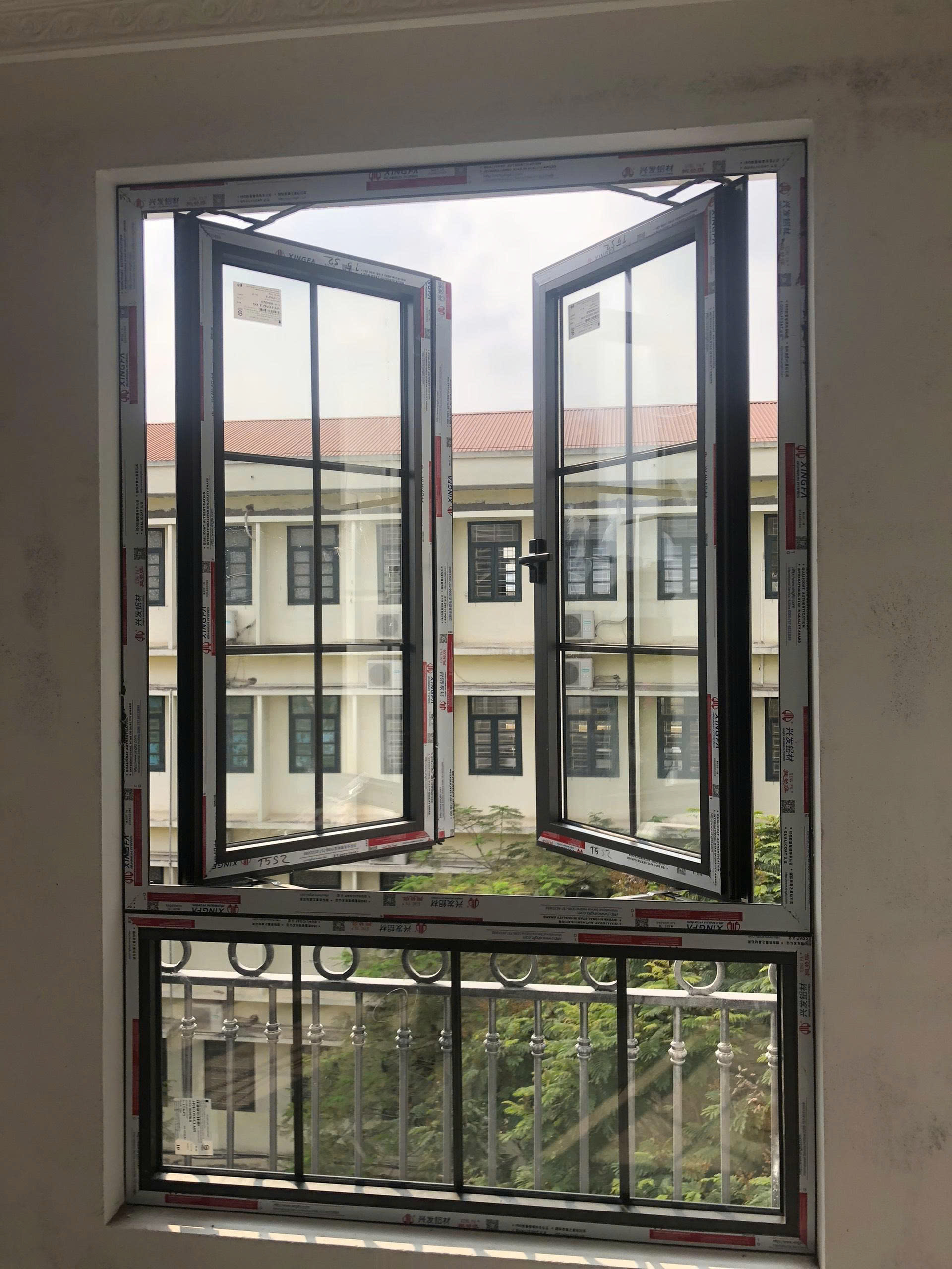 Cửa sổ mở 2 chiều