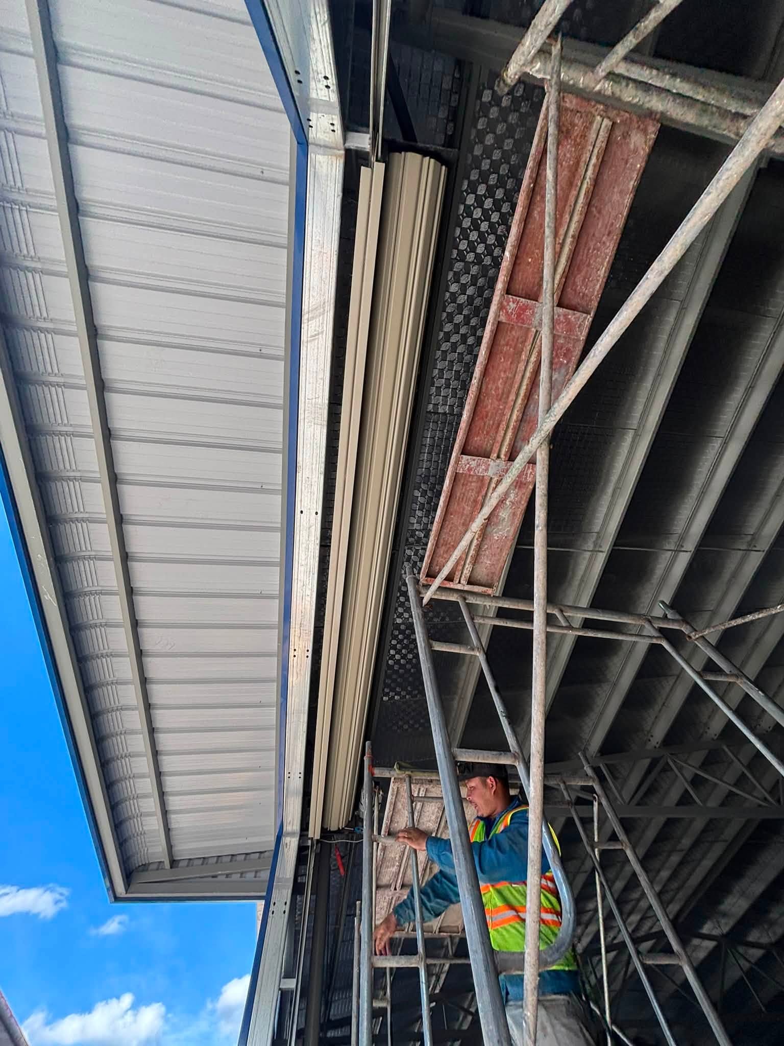 Điều khiển cửa cuốn bằng điện thoại